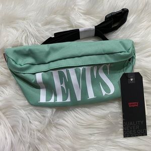 🍃Levi’s Fanny Pack Sling Bag